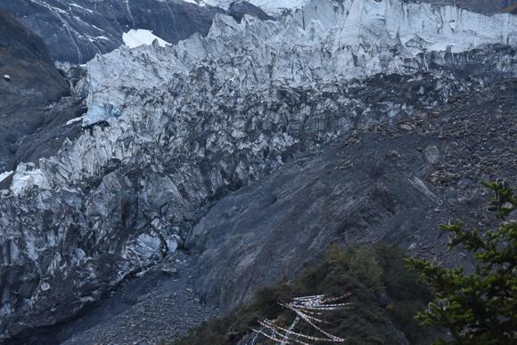卡瓦格博峰下的明永冰川